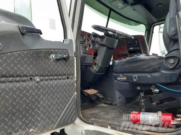 Mack PINNACLE CHU613 Trekkers