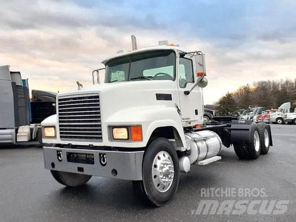 Mack PINNACLE CHU613 Trekkers