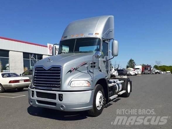 Mack PINNACLE CXU612 Trekkers