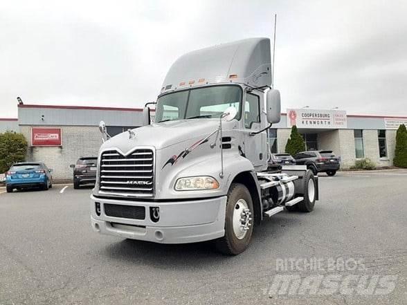 Mack PINNACLE CXU612 Trekkers