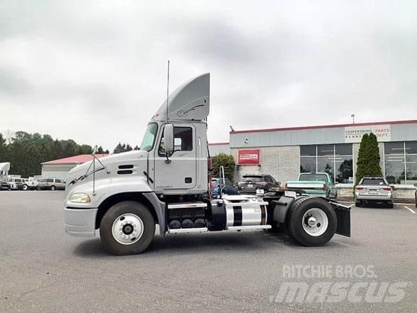 Mack PINNACLE CXU612 Trekkers