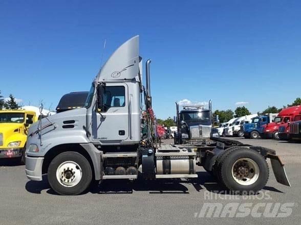 Mack PINNACLE CXU612 Trekkers