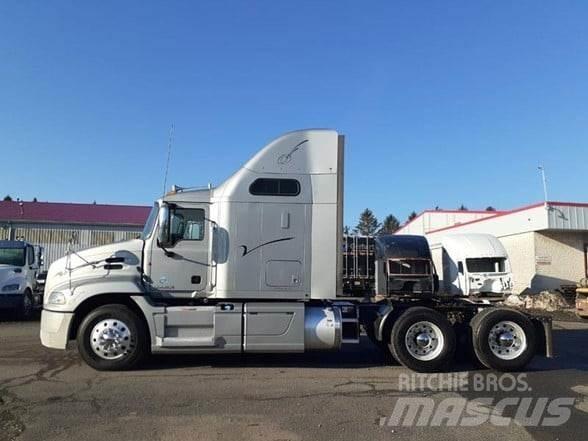 Mack PINNACLE CXU613 Trekkers