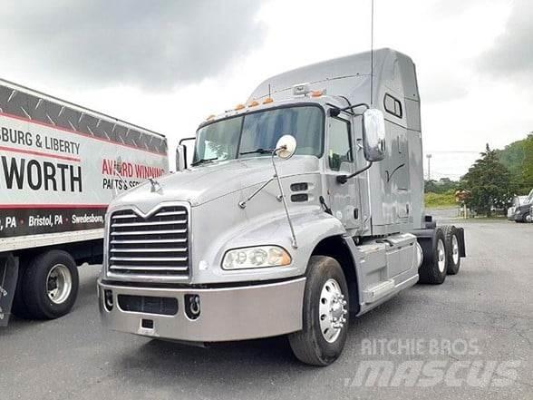 Mack PINNACLE CXU613 Trekkers