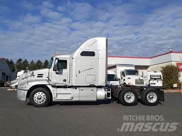 Mack PINNACLE CXU613 Trekkers