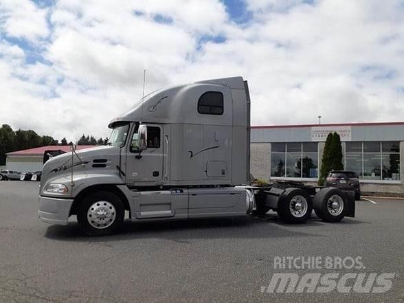 Mack PINNACLE CXU613 Trekkers
