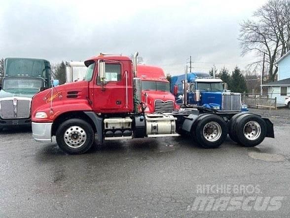 Mack PINNACLE CXU613 Trekkers
