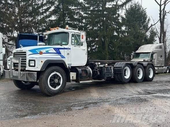 Mack RD690 Vuilniswagens