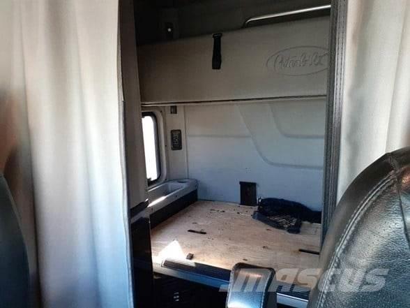 Peterbilt 579 Trekkers