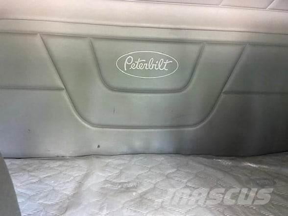 Peterbilt 579 Trekkers