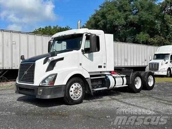 Volvo VNL64T300 Trekkers