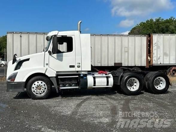Volvo VNL64T300 Trekkers