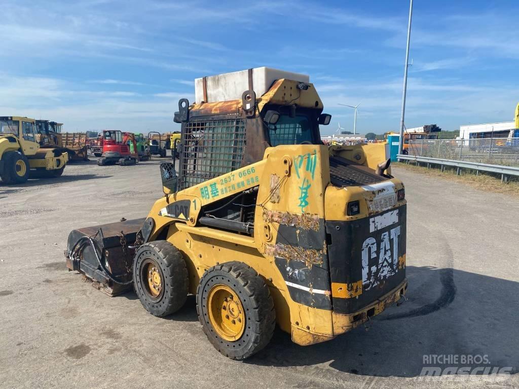CAT 246 Schrankladers