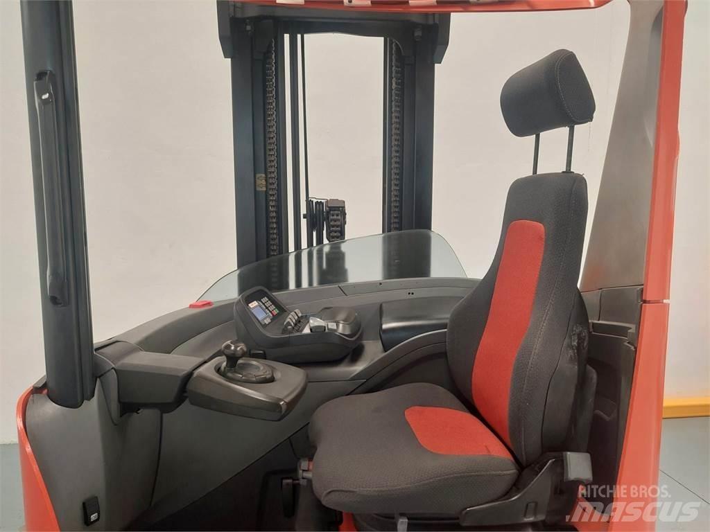 BT RRE 140 H Reachtruck voor hoog niveau