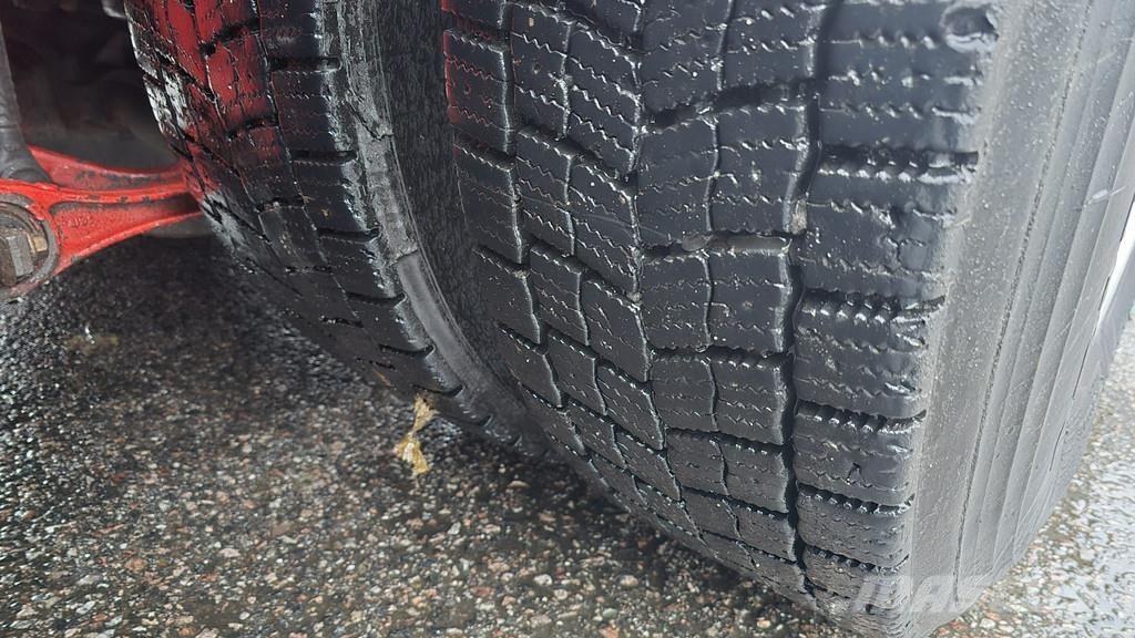 Volvo FH Vlakke laadvloer met kraan