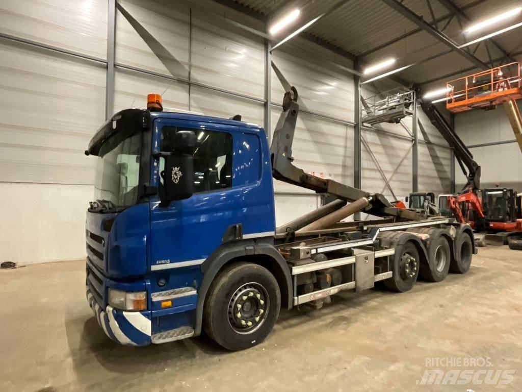 Scania P 360 Vrachtwagen met containersysteem