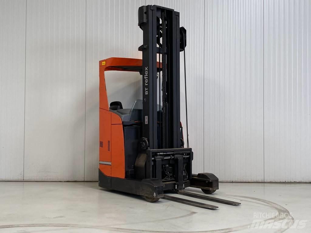 BT RRE140E Reachtruck voor hoog niveau