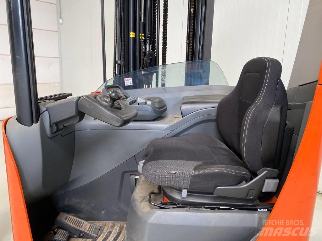 BT RRE140E Reachtruck voor hoog niveau