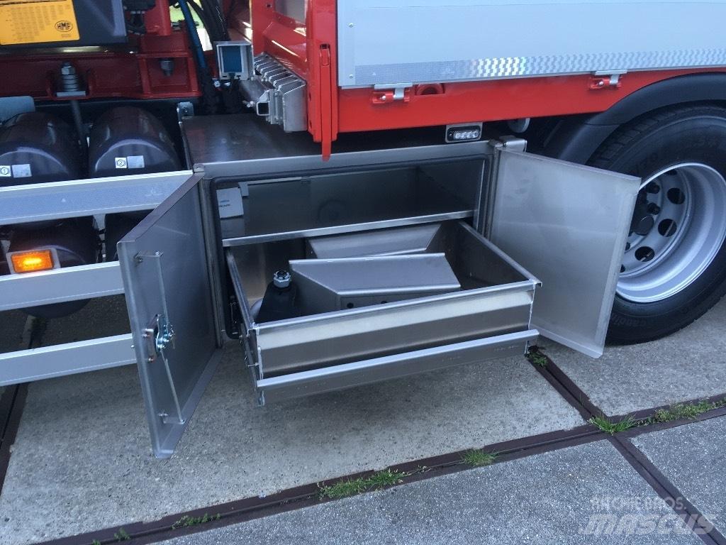 Scania R 560 Vlakke laadvloer met kraan