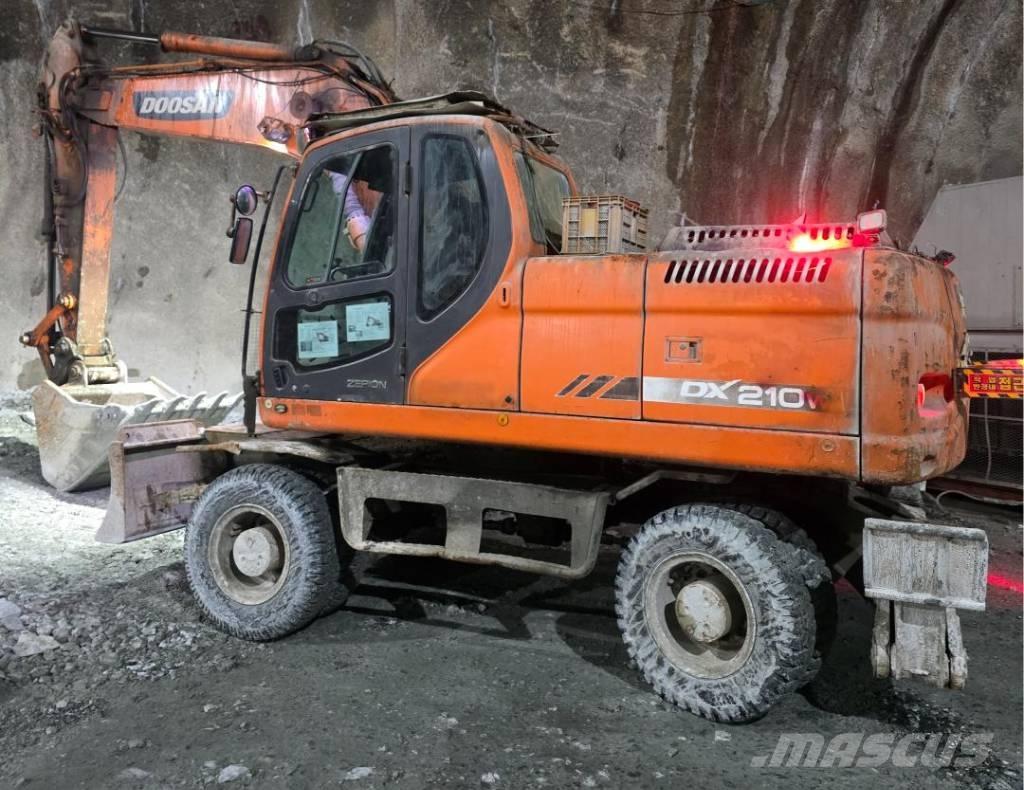 Doosan DX 210 W Wielgraafmachines