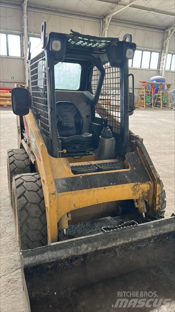CAT 216 B Schrankladers