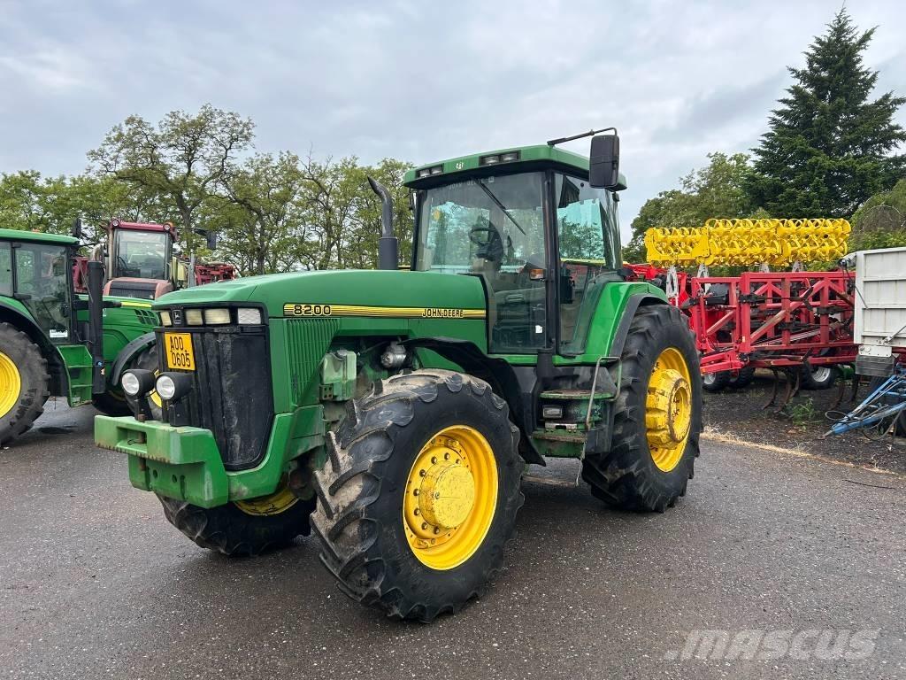 John Deere 8200 Tractoren