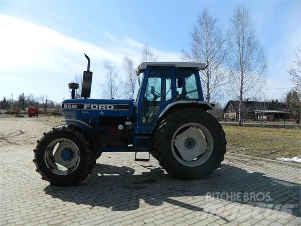 Ford 8210 Tractoren