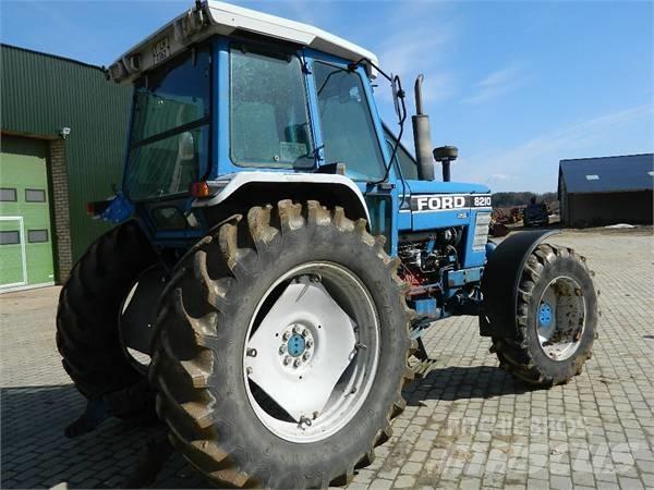 Ford 8210 Tractoren