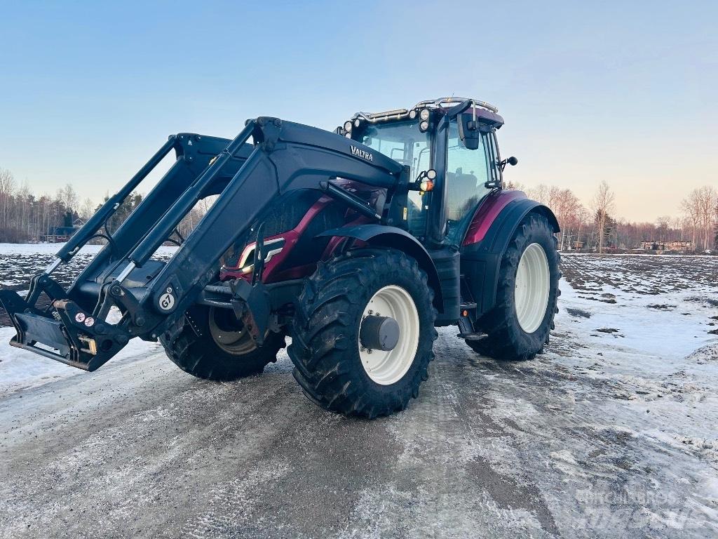 Valtra T 215 Active Tractoren
