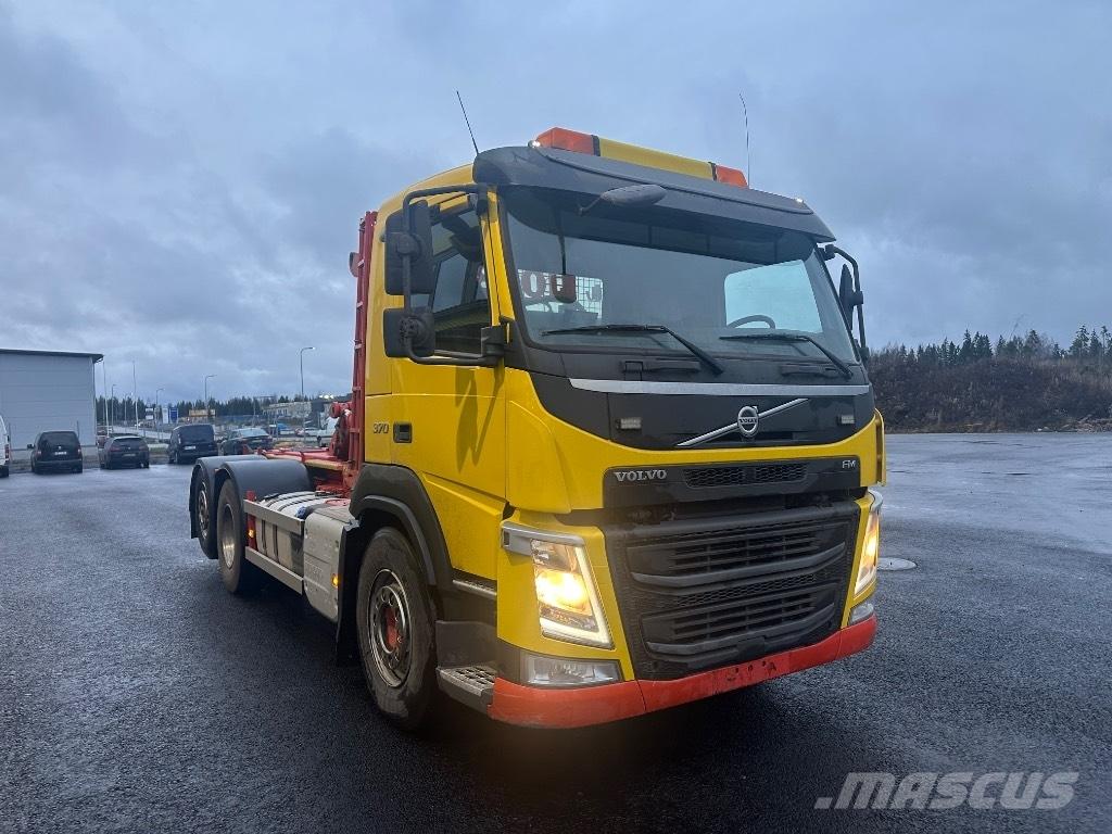 Volvo FM11 370 Vrachtwagen met containersysteem