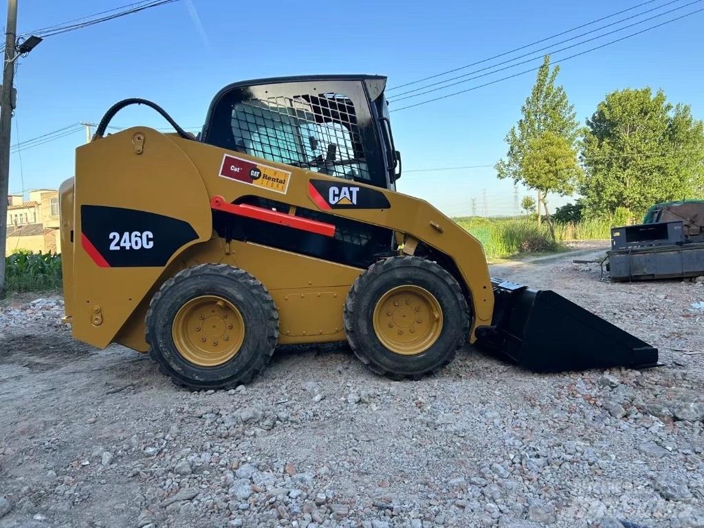 CAT 246 C Schrankladers