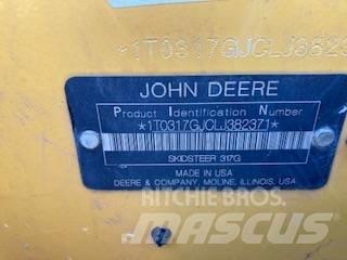 John Deere 317G Schrankladers