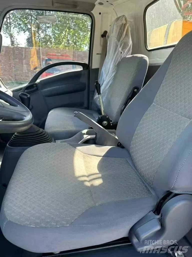 Isuzu ELF 700 Vlakke laadvloer met kraan