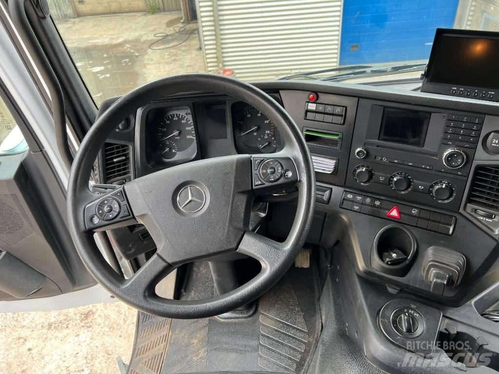 Mercedes-Benz 3246 Vlakke laadvloer met kraan