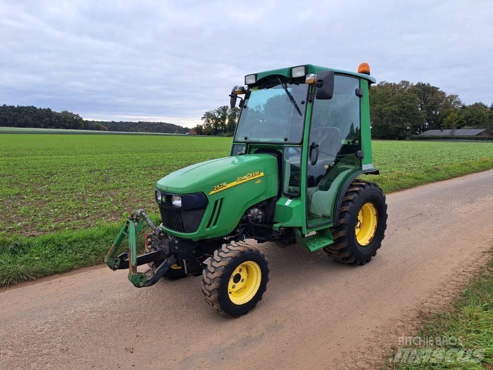 John Deere 2520 Compacttrekkers