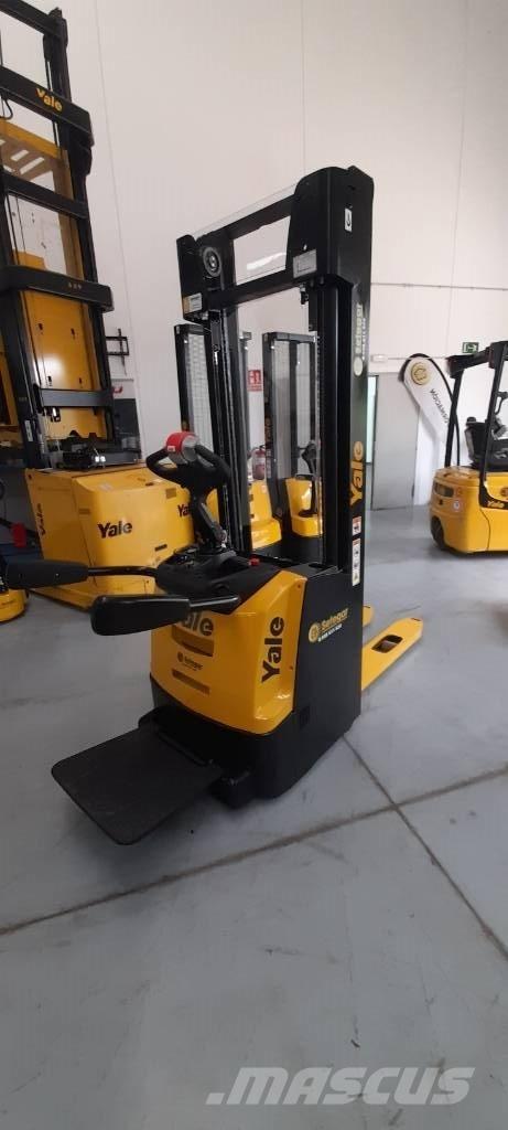 Yale MS12X Stapelaar meeloop