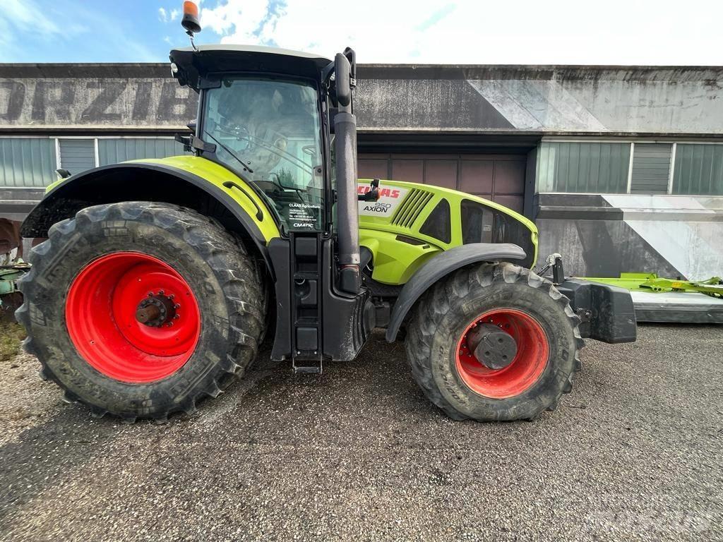 CLAAS Axion 810 Tractoren