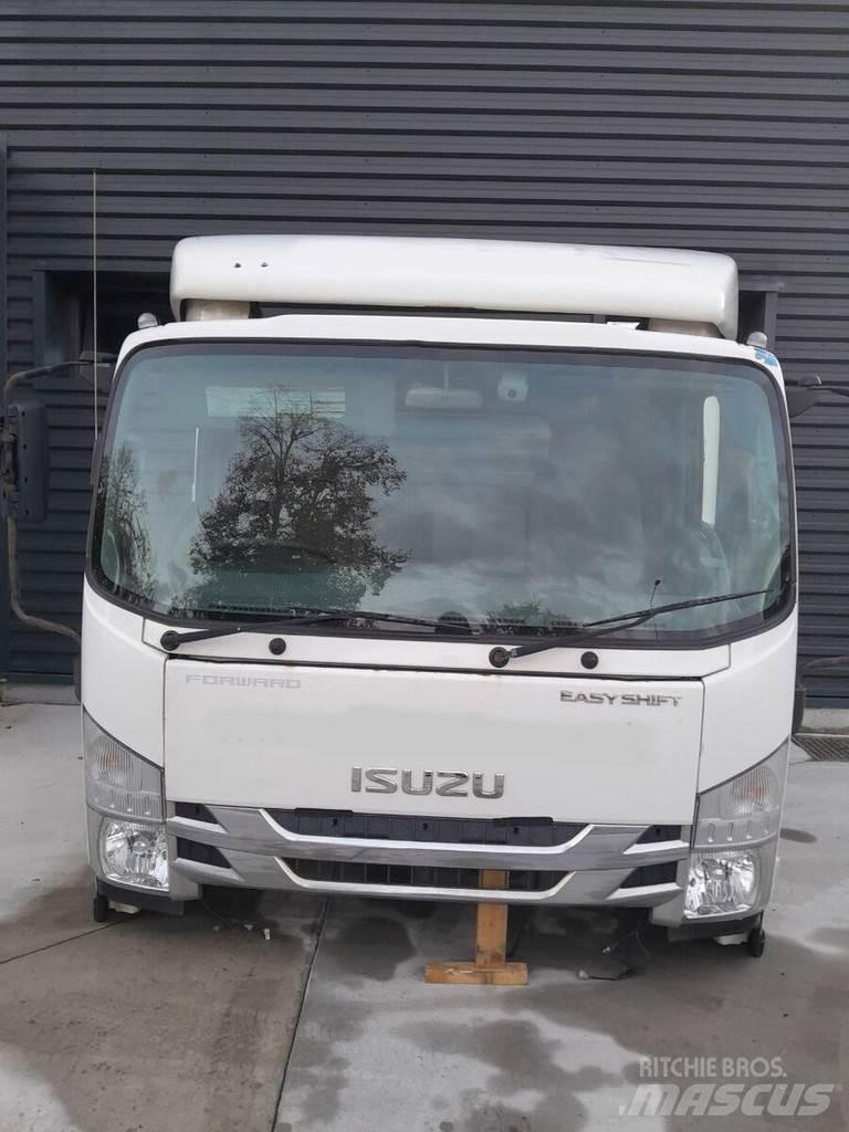 Isuzu N75 Cabine en interieur
