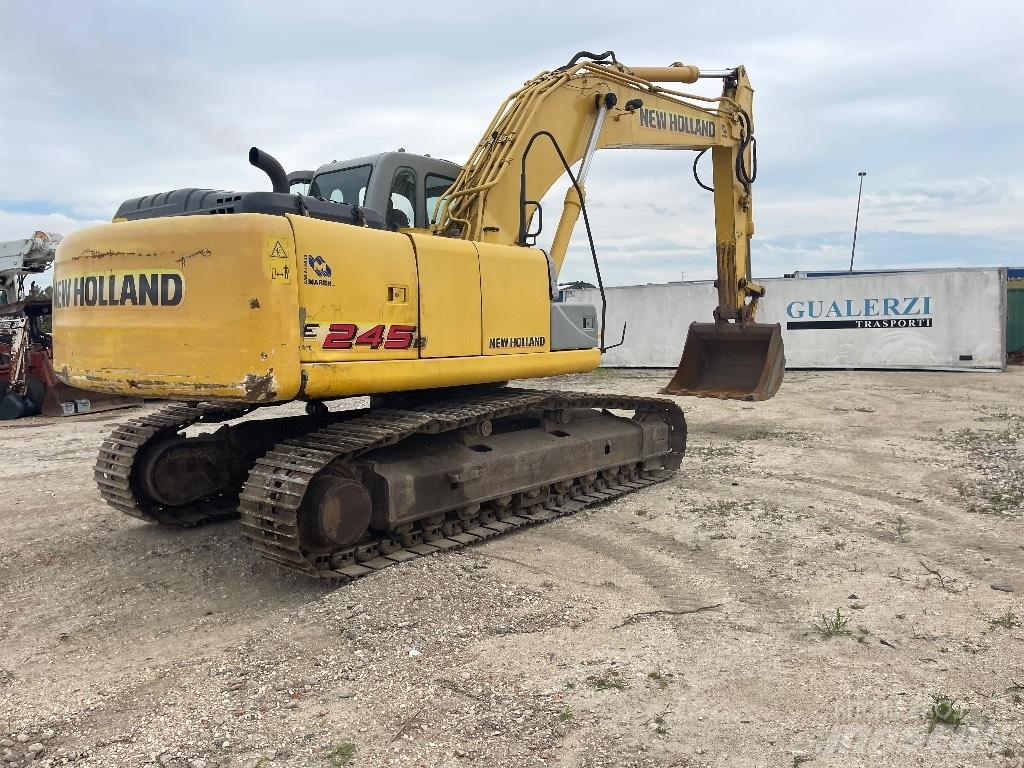 New Holland 245B Rupsgraafmachines