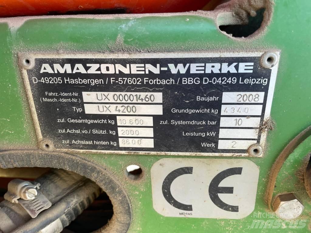 Amazone UX 4200 Getrokken spuitmachines