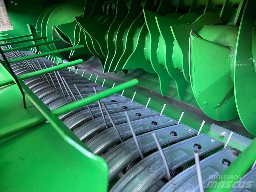 John Deere V461M Ronde-balenpersen
