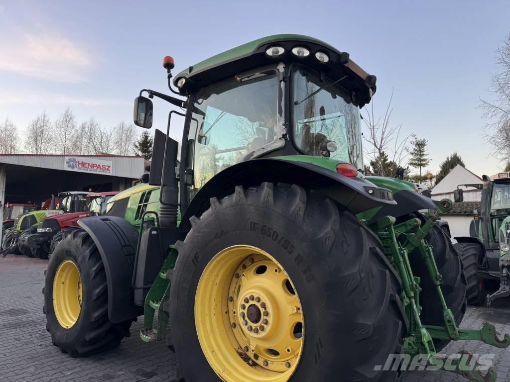 John Deere 7230R Tractoren