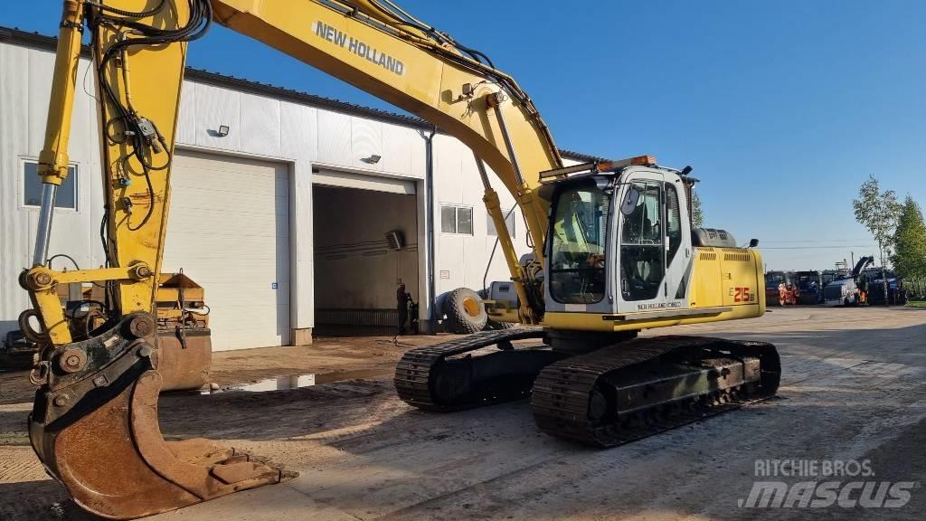 New Holland E 215 B Rupsgraafmachines