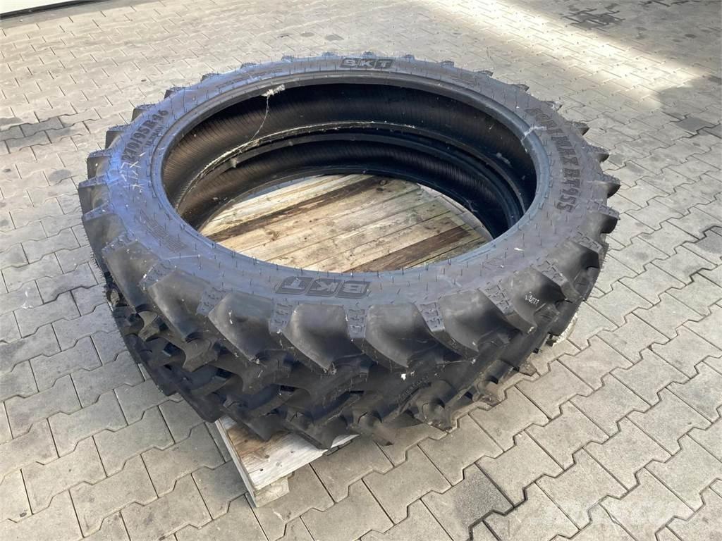 BKT 270/95R46 Banden, wielen en velgen