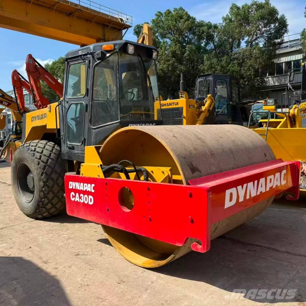 Dynapac CA 30 D Trilrolwalsen