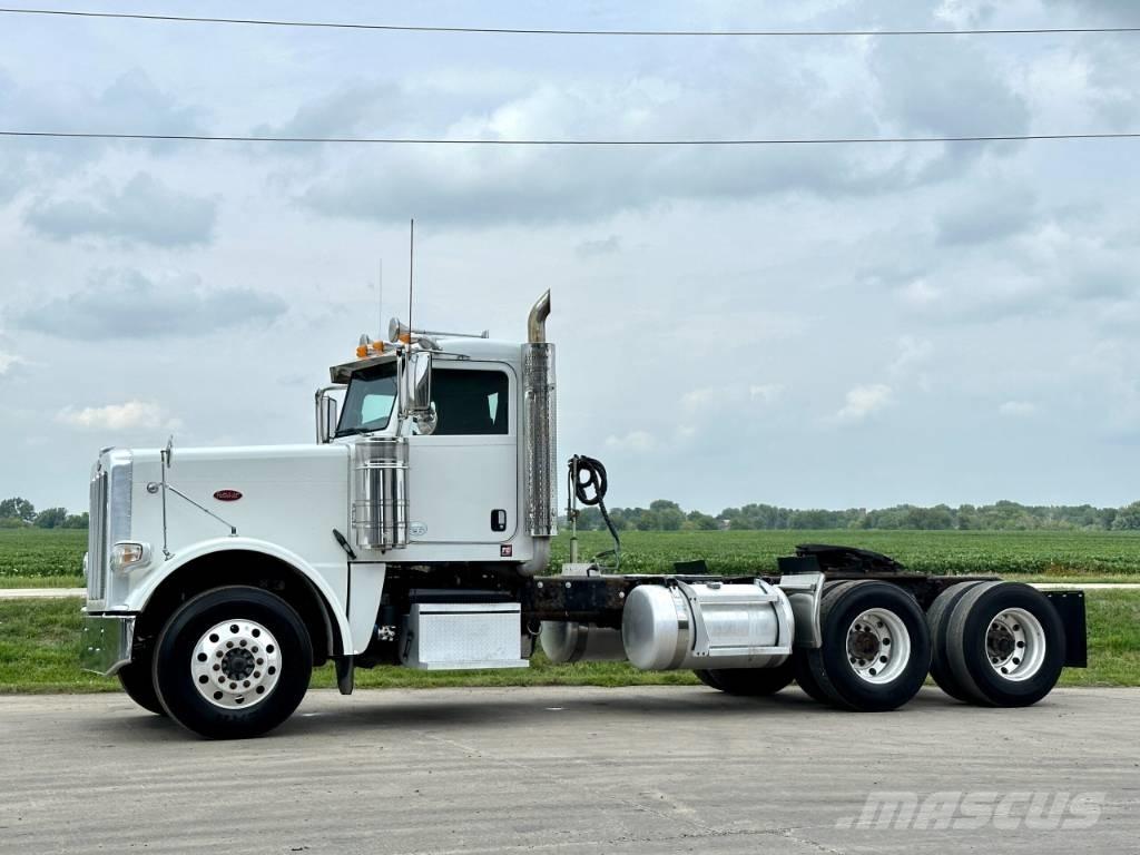 Peterbilt 389 Trekkers