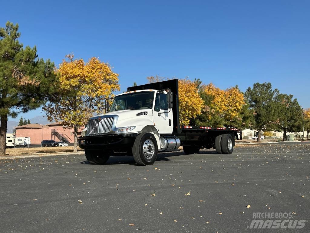 International 4300 Platte bakwagens