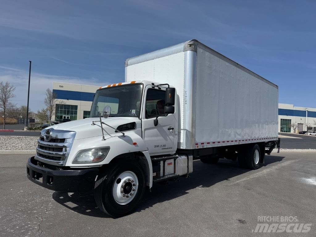 Hino 268 Gesloten bedrijfswagens