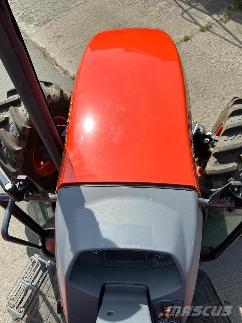 Kubota M4063 ROPS Tractoren
