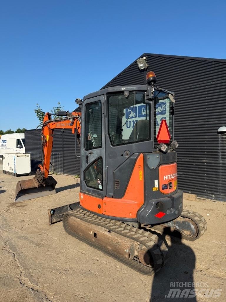 Hitachi ZX 33 Rupsgraafmachines